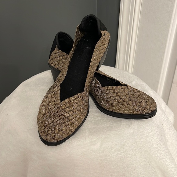 Steven By Steve Madden Shoes - Steven by Steve Madden Women's Metallic Gold Woven Low Heel Shoes – Size 9